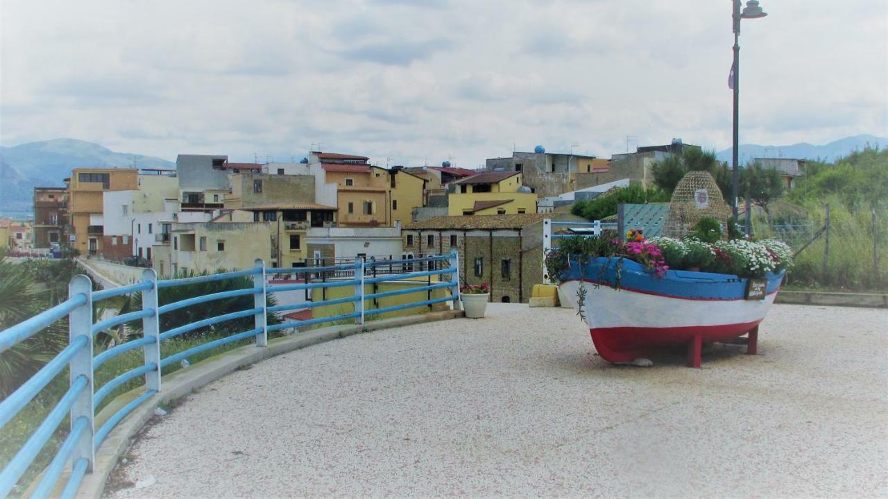 Sapori Di Mare Apartment Trappeto  Bagian luar foto